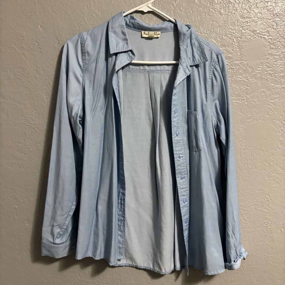 Elegant Light Blue Button Down Shirt - Picture 3 of 10